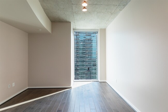 Building Photo - 5925 Almeda Rd