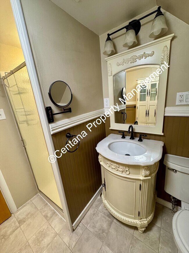 Building Photo - $500 off first months rent on 3 bed 2 bath...