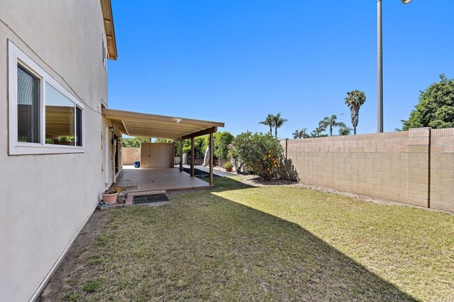 Building Photo - Spacious Home on Corner Lot!