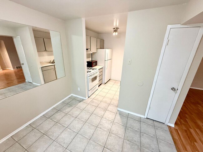 Building Photo - 495 E Creekside Cir