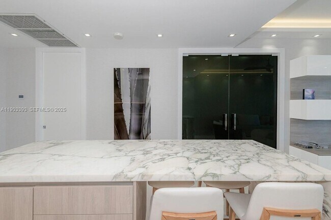 Building Photo - 2301 Collins Ave