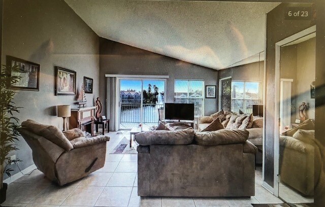 Living room - 2516 Woodgate Blvd