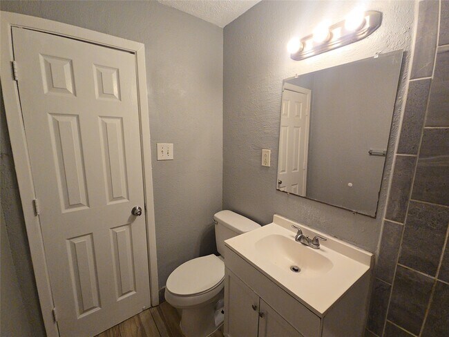 Building Photo - 5115 Balkin St