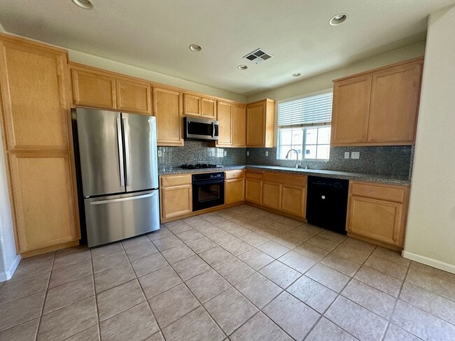 Building Photo - STYLISH SPACES FACING A GREENBELT DETACHED...