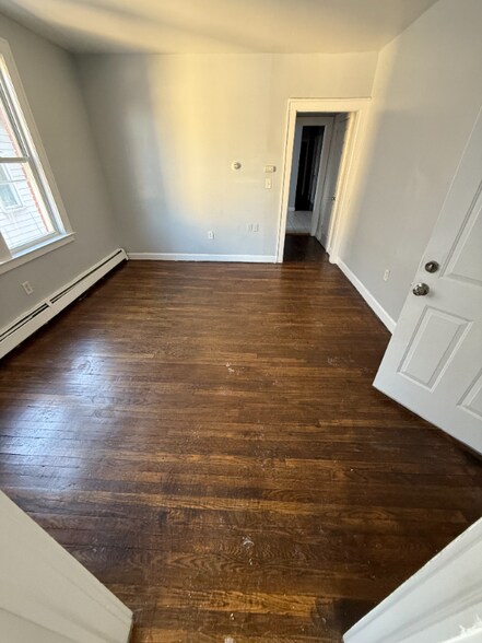 Building Photo - 78 Sterling St