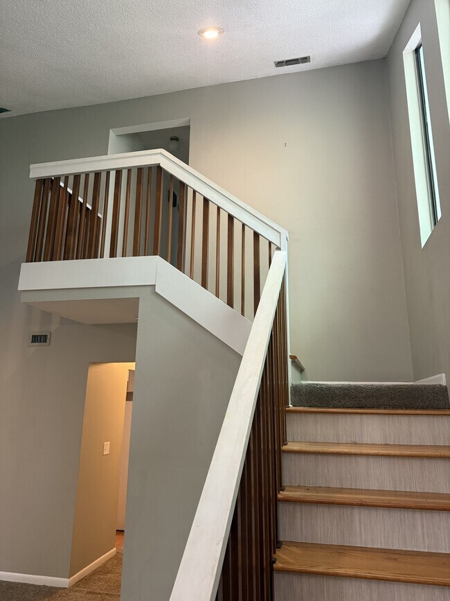 Building Photo - 504 Main St