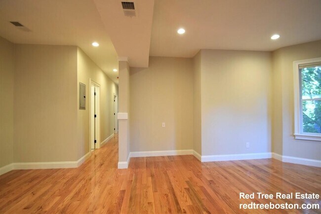 Building Photo - 8 Cherokee St