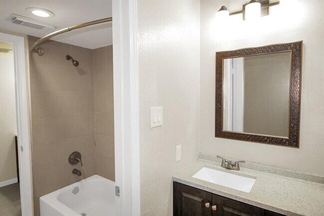 Building Photo - 12714 Summer Mill Dr
