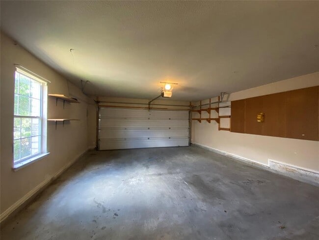 Building Photo - 2000 Golden Sunrise Ln