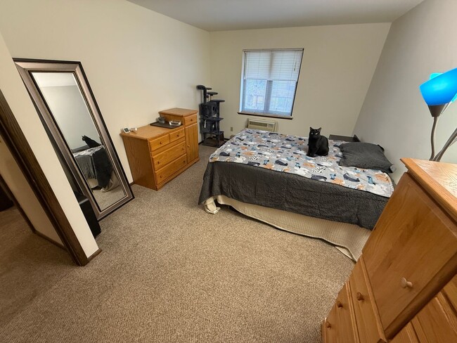 Building Photo - 425 E Henry Clay St