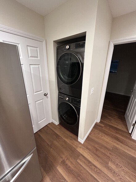 Washer/Dryer - 1999 Valley Rim Rd