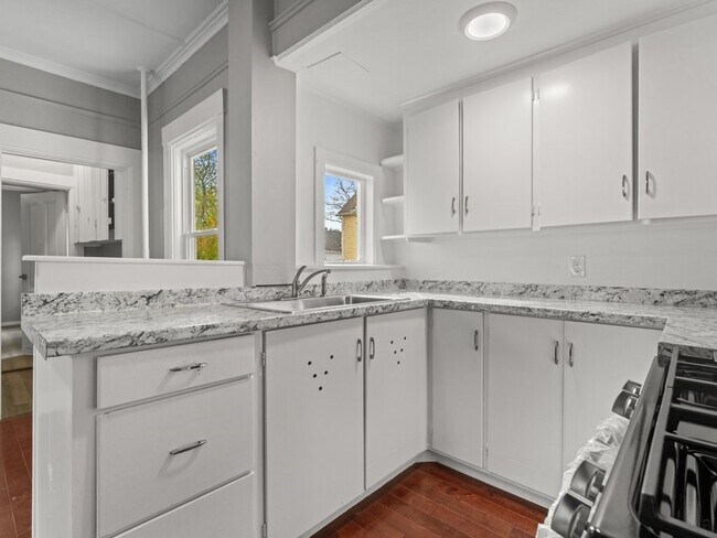 Building Photo - 40 W Central St