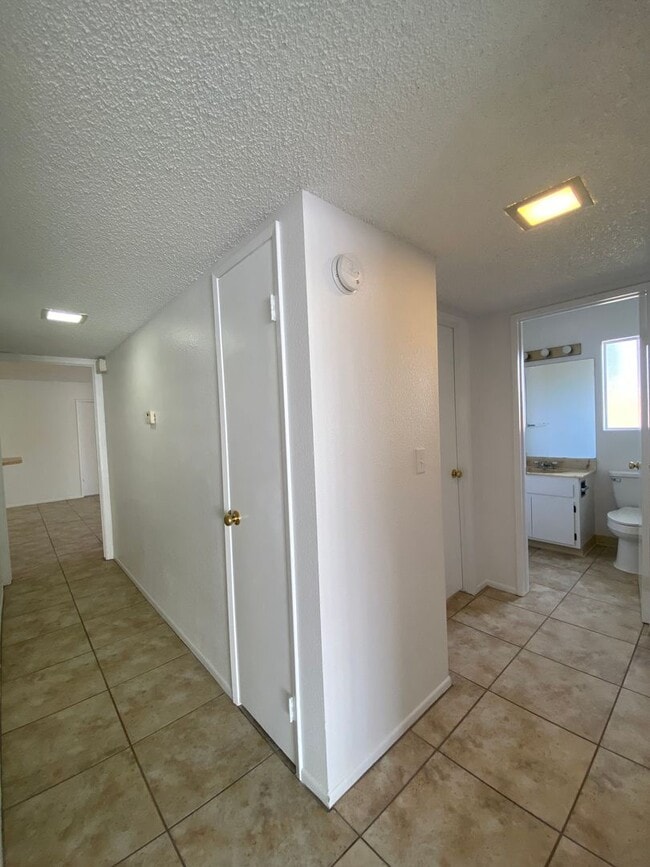 Building Photo - *DONT MISS OUT ON THIS GREAT MOVE IN SPECIAL! 1/2 OFF OF FIRST FULL MONTHS RENT!!