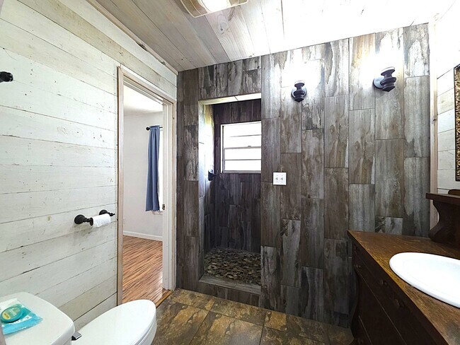 Building Photo - Spacious Country Home for Lease in Van, Texas!