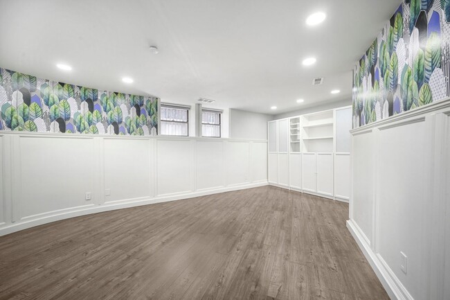 Building Photo - 2 Bed, 1 bath 1 block from Meridian Hill P...