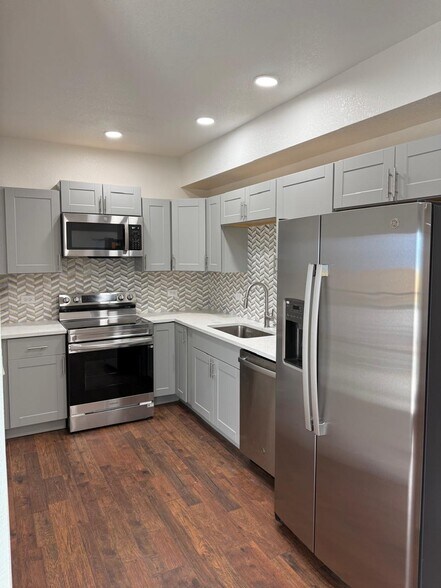 Building Photo - 24419 E Evans Dr