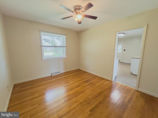 Building Photo - 6470 Rose Hill Dr