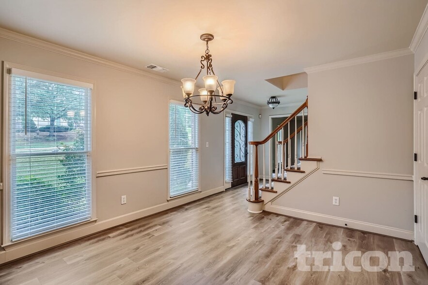 Building Photo - 125 Hunters Trce