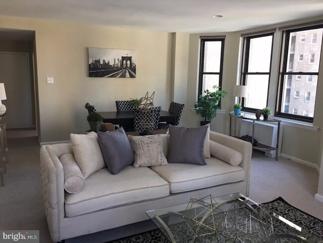 Building Photo - 135 S 19th St