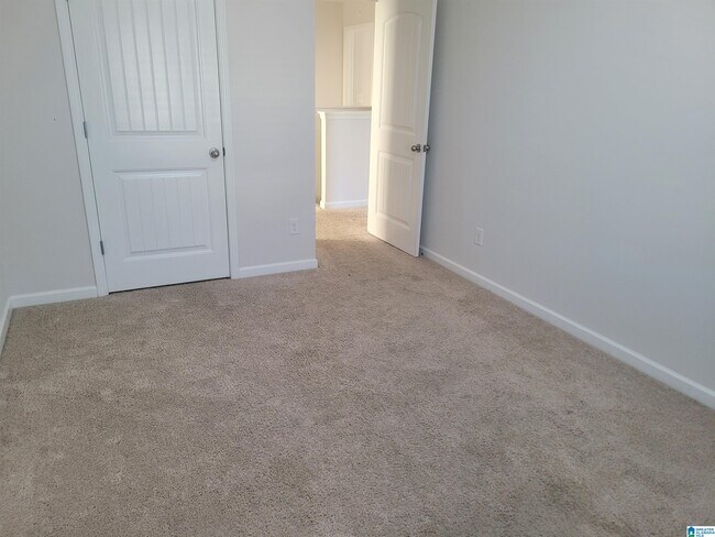 Building Photo - 407 W Park Dr