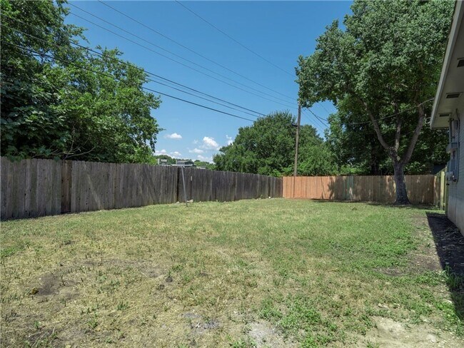 Building Photo - 2524 Glen Springs Way
