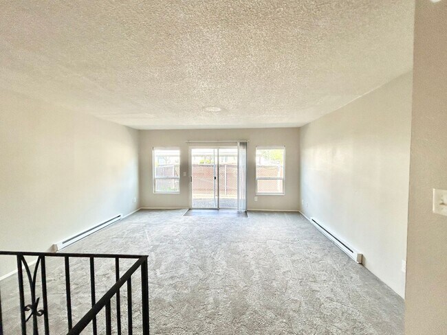 Building Photo - Charming 2 Bed, 1 Bath Canby Townhouse-Style Duplex!
