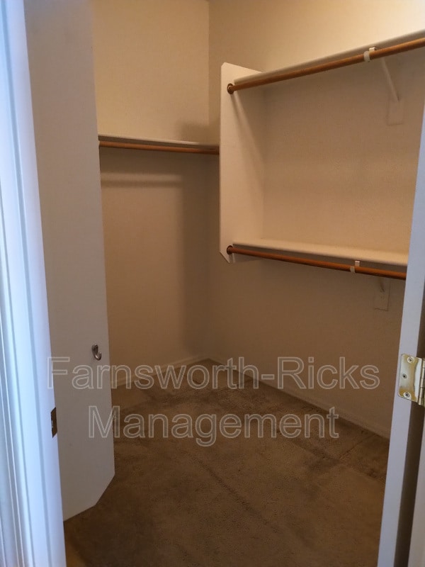 Building Photo - 1154 E Locust Dr