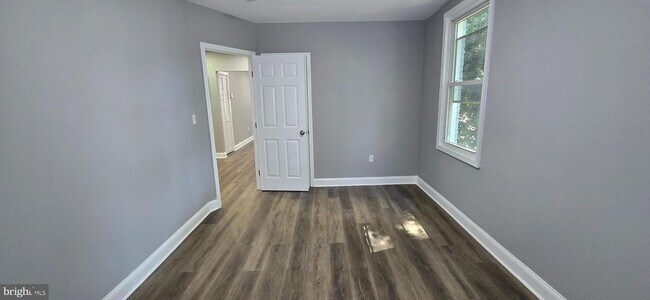 Building Photo - 405 34th St SE