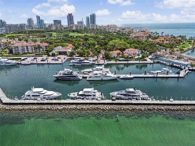 Building Photo - 2124 Fisher Island Dr