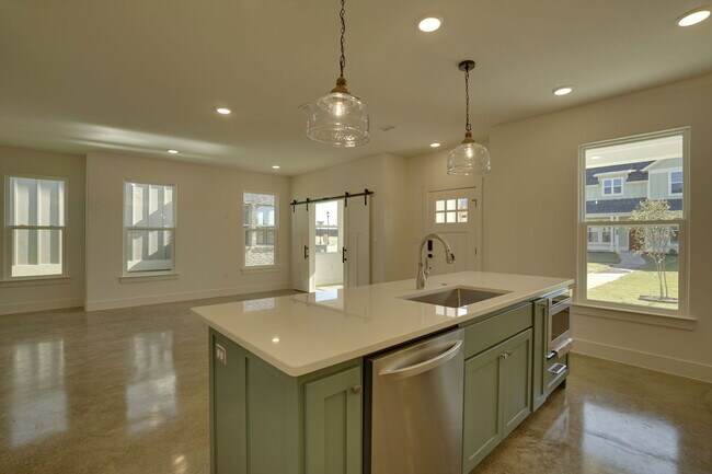 Building Photo - 112 Cardinal Wds