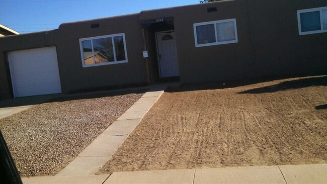 Building Photo - Lovely Home