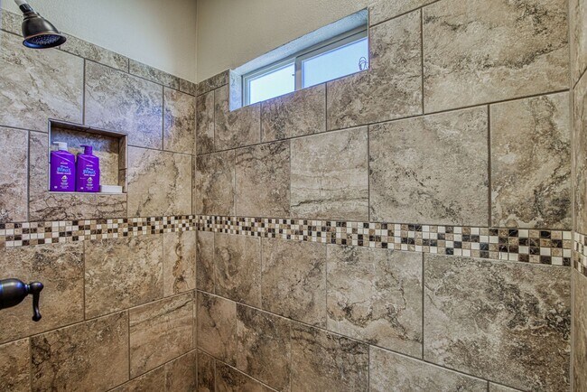 Building Photo - Westside area for Short or Long Term Rental(Completely Furnished) Beautiful 3 bed/2.5 baths