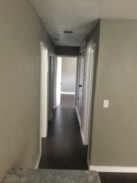Building Photo - 2712 Palmetto Dr