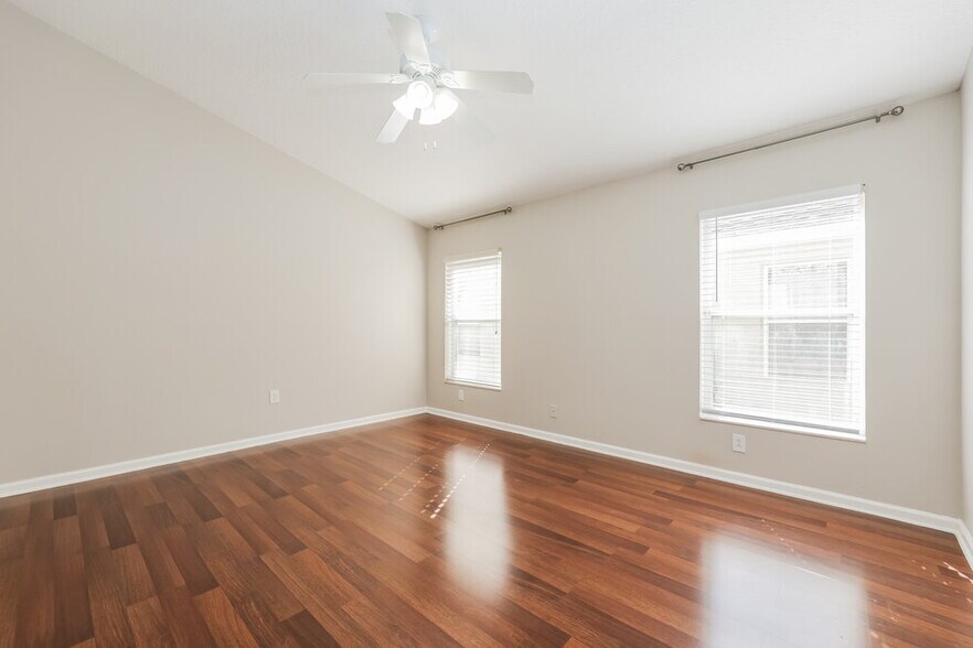 Building Photo - 5920 Count Turf Ln