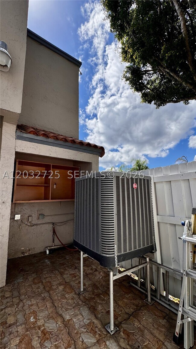 Building Photo - 6475 SW 129th Ave