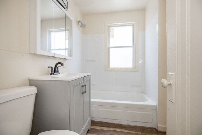 Building Photo - 3331 E 140th St