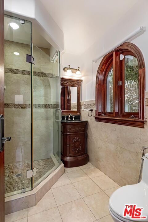 Building Photo - 332 S Almont Dr