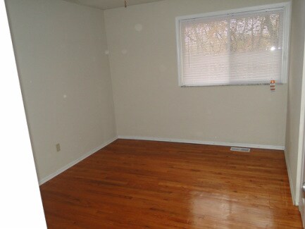 Building Photo - 6930 Birdie Ln