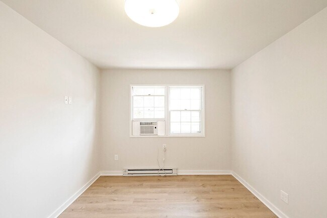 Building Photo - Renovated UVA Apartment in a Prime Location Near School of Data Science