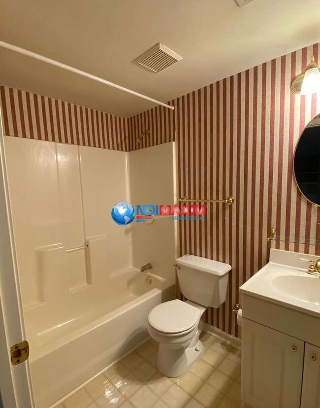 Building Photo - Spacious 6 bedrooms house in the NORTHVIEW...
