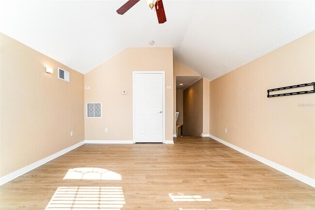 Building Photo - 6220 Hedgesparrows Ln