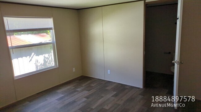 Building Photo - 323 Old Tavern Ln