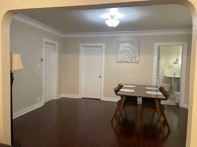 Dining Area - 216 N New Hampshire Ave