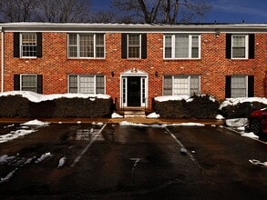 Building Photo - 2527 Hydraulic Rd