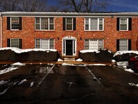 Building Photo - 2527 Hydraulic Rd