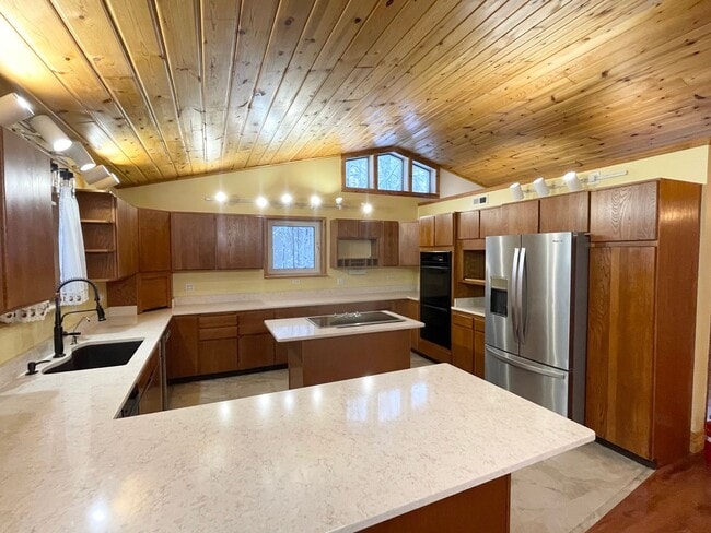 Building Photo - Large 4 Bd, 3 Bath House for Rent in North Pole!