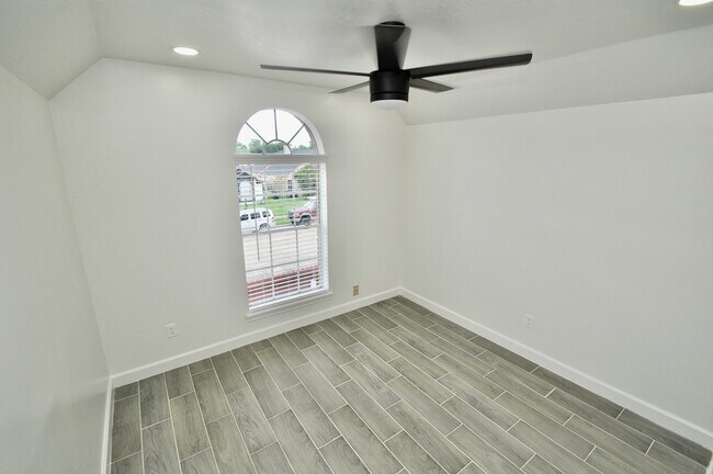Building Photo - 16402 Gold Ridge Ln