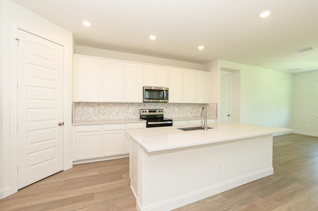 Building Photo - 9062 Dahlia Cir