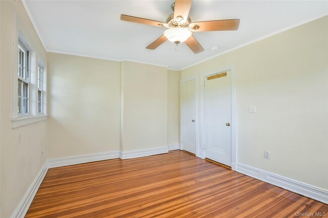 Building Photo - 806 Pelhamdale Ave