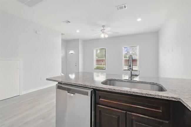 Building Photo - 16884 Kempwood